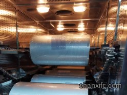 熟化也叫固化，就是把已复合好的膜放进烘房（熟化室），使聚氨酯